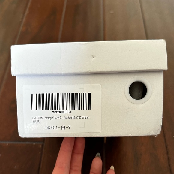*NIB* Lacuone Strappy White Block Heeled Sandals - size 7 - Picture 9 of 10